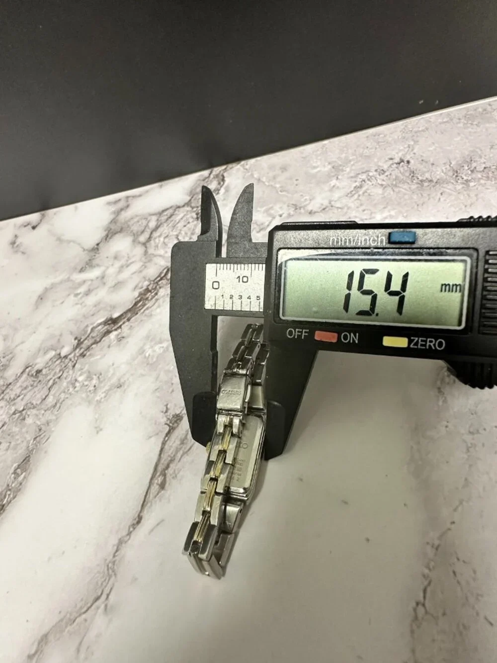 Vintage Seiko Solar Watch Women Silver Gold Two Tone Black Dial 5.75 Inch - Picture 11 of 12